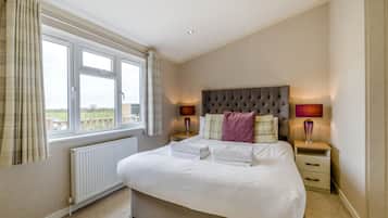 Iron/ironing board, free WiFi, bed sheets