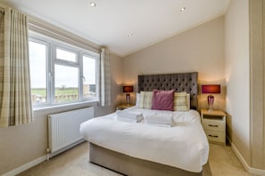 Iron/ironing board, free WiFi, bed sheets - Primrose 1 bed -No Pets-Rose  - sleeps 2 guests  in 1 bedroom (Eye)