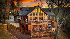 Exterior - Bear Tree Lodge - Mountain View | Pet Friendly | Hot Tub | Game Room (Blue Ridge)