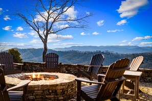 Property grounds - Bear Tree Lodge - Mountain View | Pet Friendly | Hot Tub | Game Room (Blue Ridge)