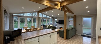 Primrose 2 bed - Violet - sleeps 6 guests  in 2 bedrooms