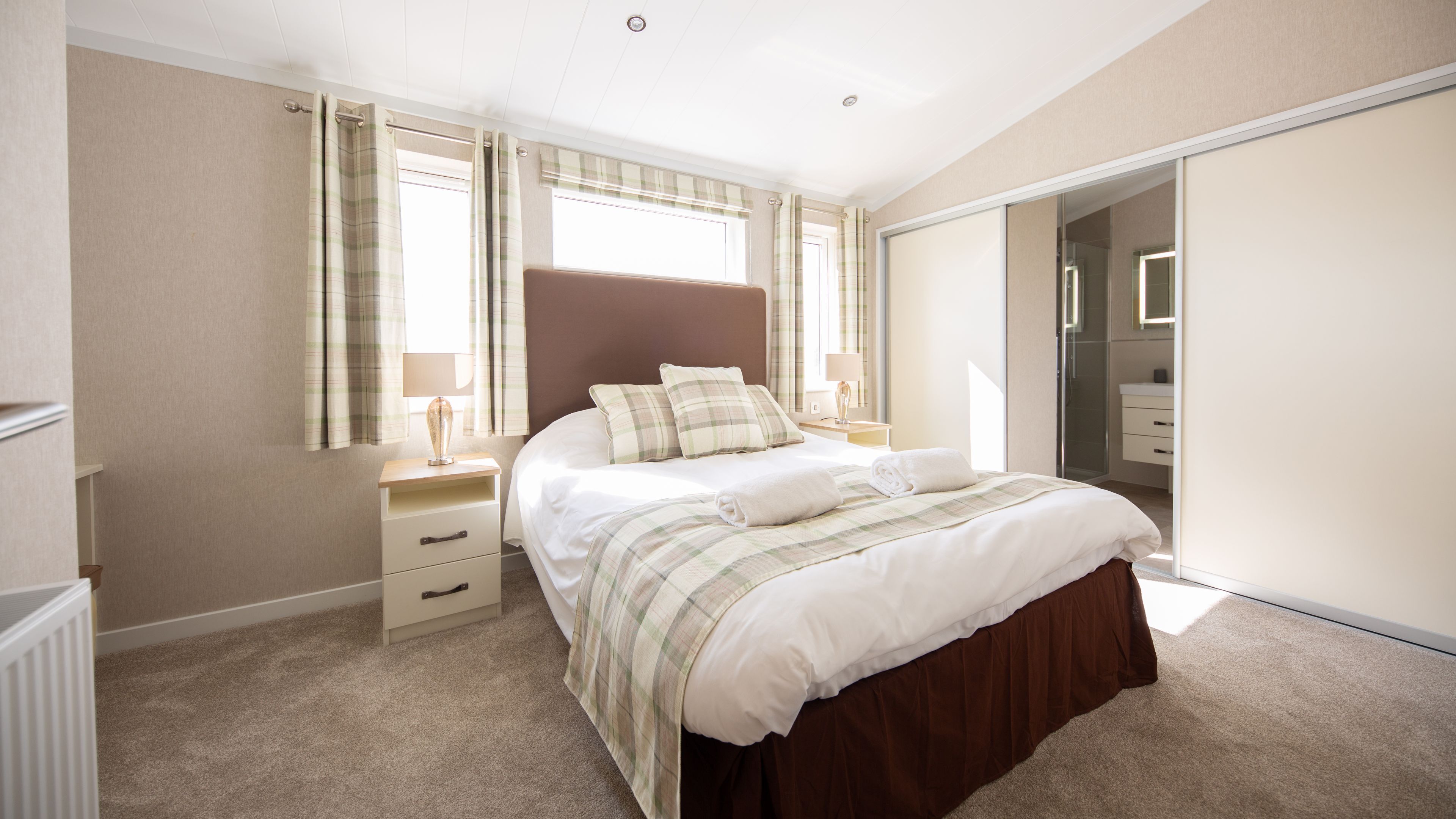 Fer et planche à repasser, Wi-Fi gratuit, draps fournis