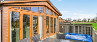 Primrose 2 bed - Violet - sleeps 6 guests  in 2 bedrooms