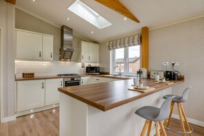 Fridge, microwave, oven, dishwasher - Primrose 2 bed - Violet - sleeps 6 guests  in 2 bedrooms (Eye)