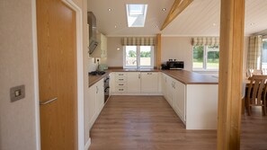 Réfrigérateur, micro-ondes, four, lave-vaisselle