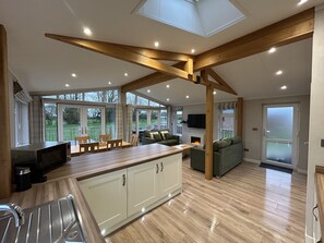 Interior - Primrose 2 bed-No Pets-Daisy  - sleeps 6 guests  in 2 bedrooms (Eye)