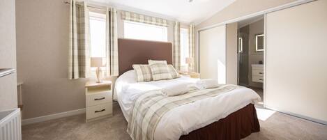 Fer et planche Ă repasser, accĂšs au Wi-Fi (inclus), literie fournie