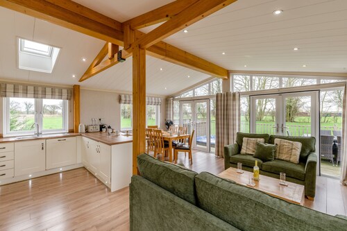 Primrose 2 bed-No Pets-Daisy  - sleeps 6 guests  in 2 bedrooms
