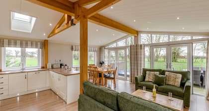 Primrose 2 bed-No Pets-Daisy - sleeps 6 guests in 2 bedrooms