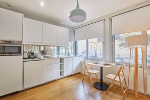 Apartment | Private kitchen - Modern Studio Invalides Tour Eiffel (Paris)
