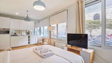 Apartment | 1 bedroom, laptop workspace, iron/ironing board, bed sheets