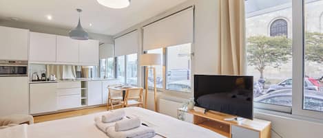 Apartment | 1 bedroom, laptop workspace, iron/ironing board, bed sheets
