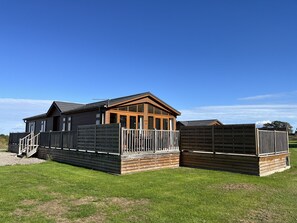 Exterior - Primrose 3 bed - Poppy - sleeps 6 guests  in 3 bedrooms (Eye)