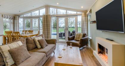 Primrose 3 bed - Poppy - sleeps 6 guests in 3 bedrooms