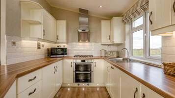 Refrigerador, microondas, horno, lavavajillas