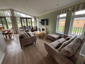 Living area - Primrose 3 bed - Poppy - sleeps 6 guests  in 3 bedrooms (Eye)