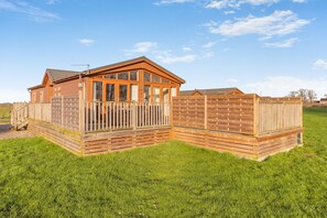 Exterior - Primrose 3 bed - Poppy - sleeps 6 guests  in 3 bedrooms (Eye)