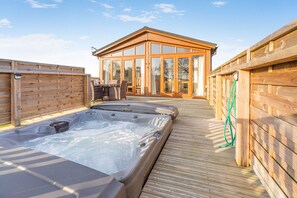 Terrace/patio - Primrose 3 bed - Poppy - sleeps 6 guests  in 3 bedrooms (Eye)