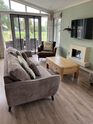 Living area - Primrose 3 bed - Poppy - sleeps 6 guests  in 3 bedrooms (Eye)