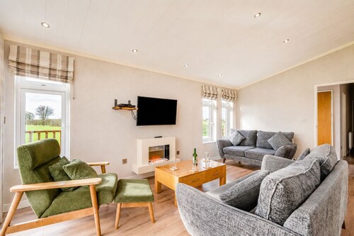 Primrose 3 bed - Orchid  - sleeps 6 guests  in 3 bedrooms