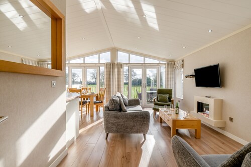 Primrose 3 bed - Orchid  - sleeps 6 guests  in 3 bedrooms