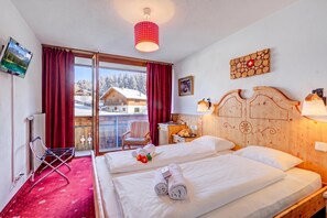 Bed - Hotel Relais Alpin Twin Room & Balcony 9 234 summer mode, Les Mosses, Switzerland (Les Mosses)