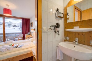 Bathroom - Hotel Relais Alpin Twin Room & Balcony 6 232 summer mode, Les Mosses, Switzerland (Les Mosses)