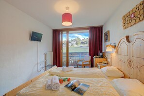 Free WiFi, bed sheets - Hotel Relais Alpin Twin Room & Balcony 2, Les Mosses, Switzerland (Les Mosses)