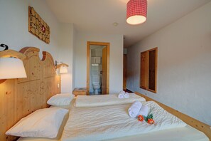 Free WiFi, bed sheets - Hotel Relais Alpin Twin Room & Balcony3, Les Mosses, Switzerland (Les Mosses)