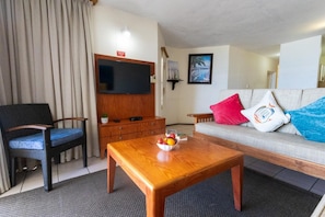 TV - Coastal Comfort | Balcony | Sea View | Pool (Margate)