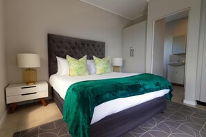 WiFi, bed sheets - Luxury Modern Ballito Stay | Balcony | Pool (Ballito)