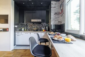 Fridge, microwave, stovetop, dishwasher - Appartement Promenade Des Anglais, Nice, France (Nice)