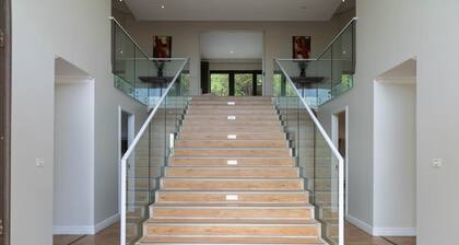 Luxury Golf Retreat | Private Pool | Cinema Room