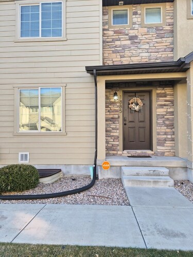 Enjoyable 3-bedroom townhome with AC in charming Spanish Fork
