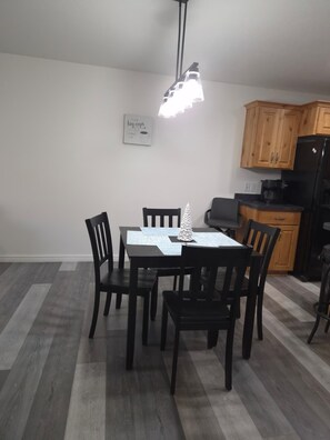 Dining - Enjoyable 3-bedroom townhome with AC in charming Spanish Fork (Spanish Fork)