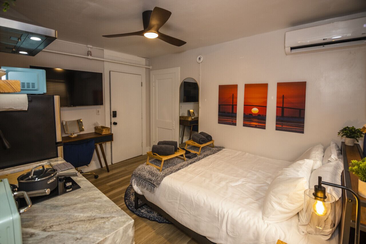 Desk, iron/ironing board, WiFi, bed sheets