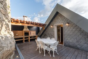 Outdoor dining - GuestReady - Urban comfort with Douro River view (Porto)