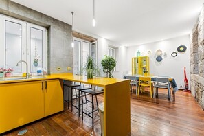 Dining - GuestReady - Urban comfort with Douro River view (Porto)
