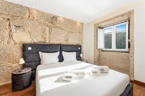 Iron/ironing board, Internet, bed sheets