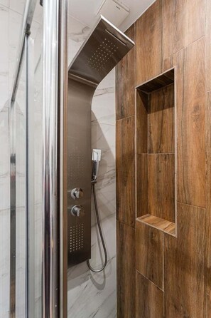 Shower, hair dryer, towels - GuestReady - Urban comfort with Douro River view (Porto)