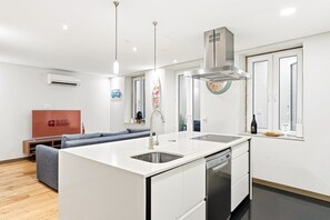 Fridge, microwave, oven, coffee/tea maker