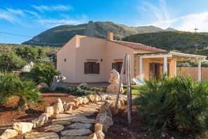 Exterior - Villa Guidaloca, sea view and pool (Castellammare del Golfo)