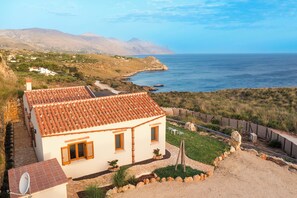 Exterior - Villa Scogliera with sea view and pool (Castellammare del Golfo)