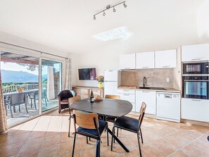 Fridge, microwave, oven, dishwasher - Marina Di Santa Giulia by Interhome (Porto Vecchio)