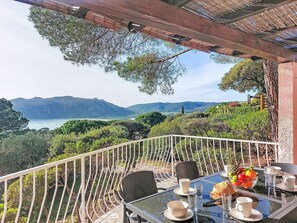 Outdoor dining - Marina Di Santa Giulia by Interhome (Porto Vecchio)
