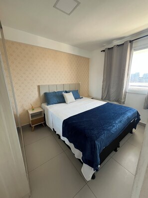 Apartamento Confort, balcón, vistas a la playa | Cortinas opacas, tabla de planchar con plancha, wifi gratis