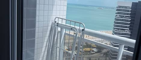 Comfort Condo, Balcony, Beach View | Blackout curtains, iron/ironing board, free WiFi