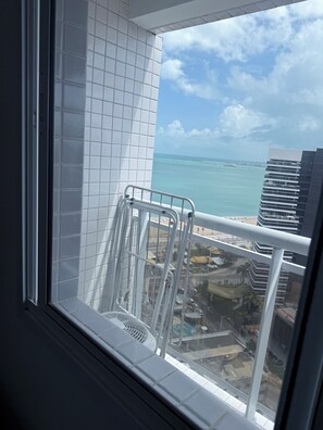 Apartamento Confort, balcón, vistas a la playa | Cortinas opacas, tabla de planchar con plancha, wifi gratis