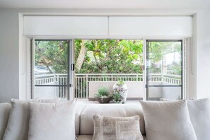 TV, offices - Designer Living in Darling Point with Parking (Darling Point)