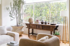 Interior - Designer Living in Darling Point with Parking (Darling Point)